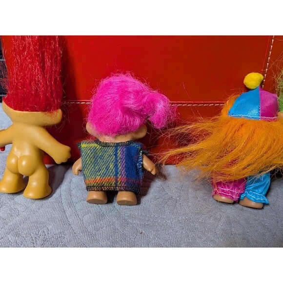 Lot of Vintage Troll Dolls – Mixed Outfits – Clothing Bundle – 1980s/90s Trolls - Picture 6 of 11